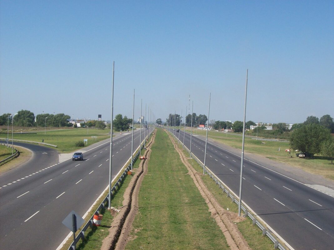 Ruta Nacional 9 a la altura de Zárate, el corredor donde se ubica el acceso en disputa. Foto ilustrativa.