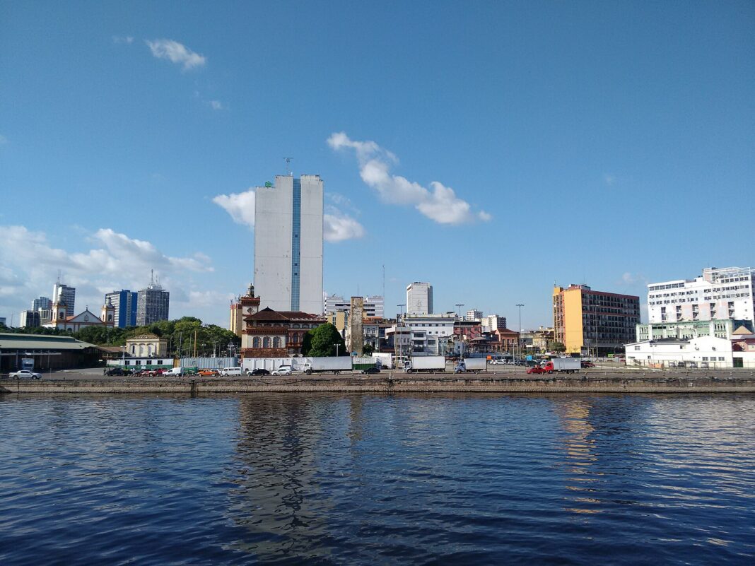 La sequía le puede sumar hasta 147% al costo de llevar un contenedor a Manaus, y la restricción se espera esta