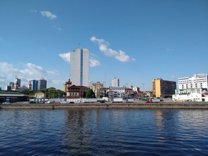 La sequía le puede sumar hasta 147% al costo de llevar un contenedor a Manaus, y la restricción se espera esta La sequía le puede sumar hasta 147% al costo de llevar un contenedor a Manaus, y la restricción se espera esta