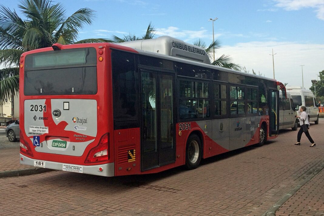 Ônibus eléctrico BYD durante una prueba en Río de Janeiro