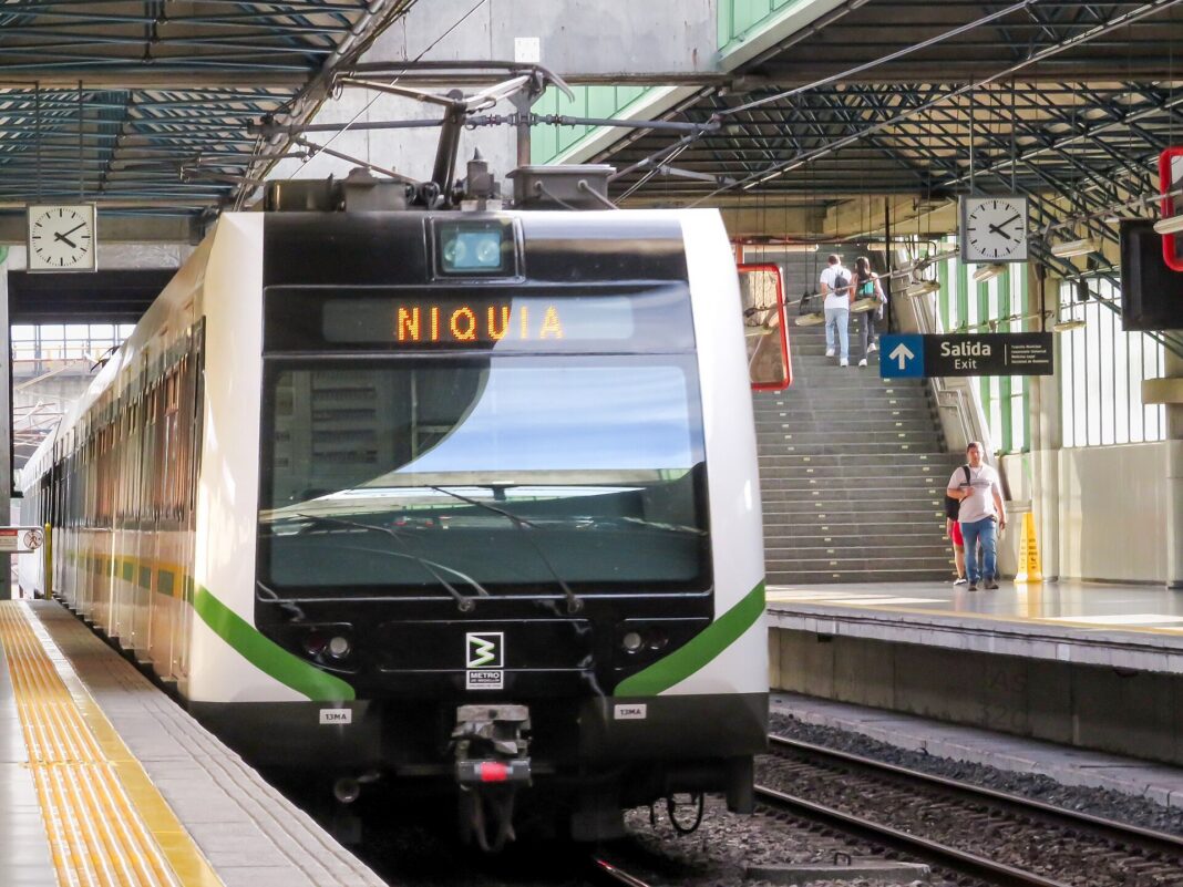 Un tren del Metro de Medellín en plataforma. Foto ilustrativa.