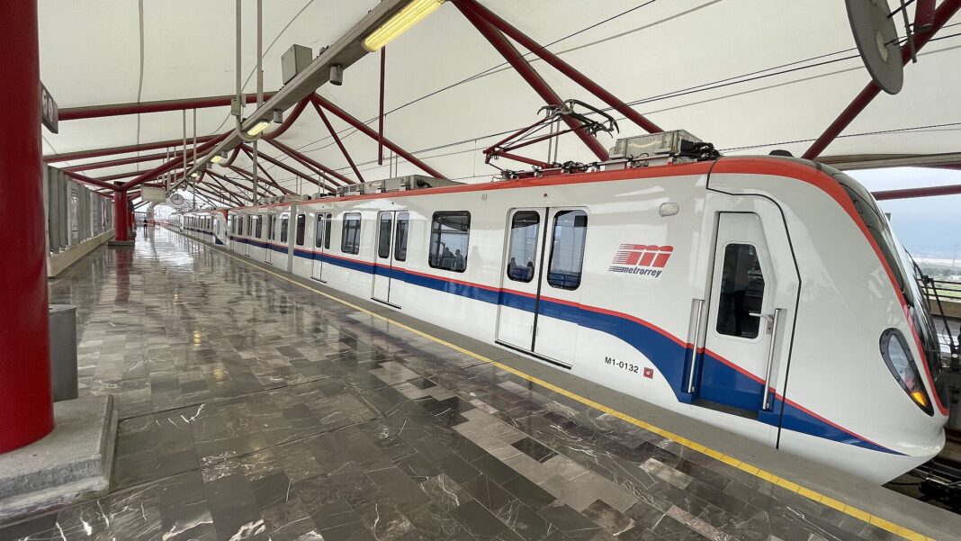 El transporte urbano mexicano creció 3.4% en julio, pero el promedio esconde a Monterrey subiendo 22% y a Acap