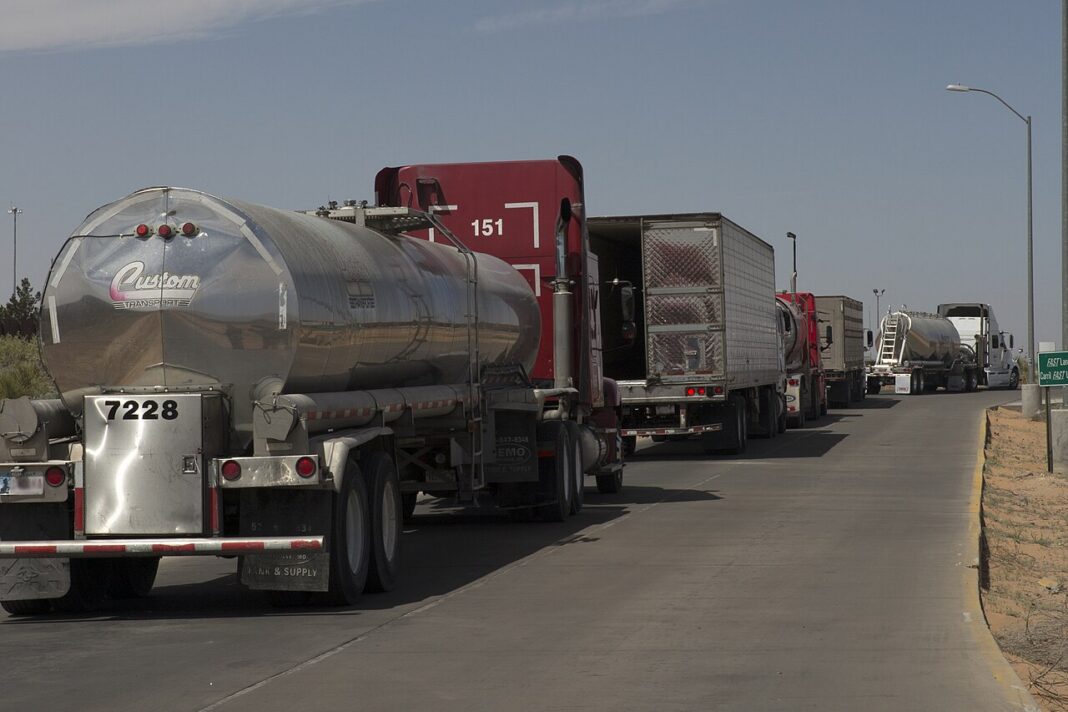 United States of Cargo Processing (28585540298) — imagen ilustrativa
