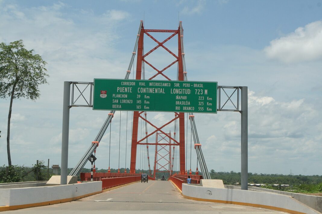 Puente continental sobre el corredor vial interoceánico sur, en la ruta perú–brasil