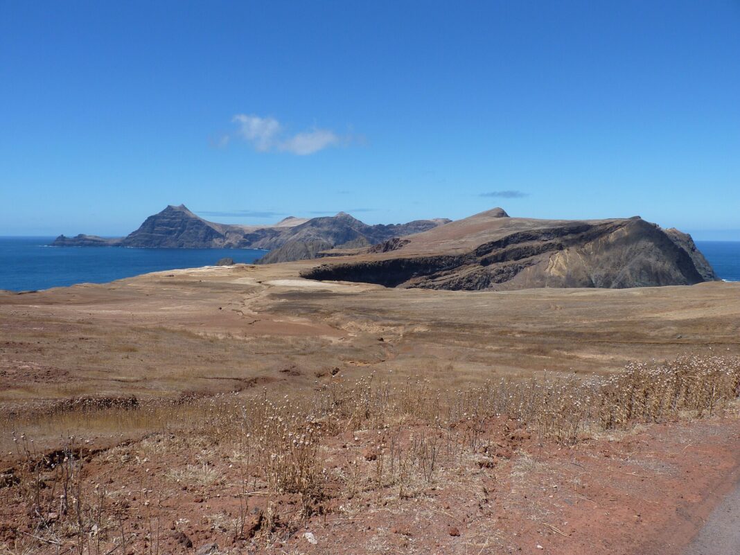 Sector del aeródromo de la isla Robinson Crusoe, en el archipiélago Juan Fernández
