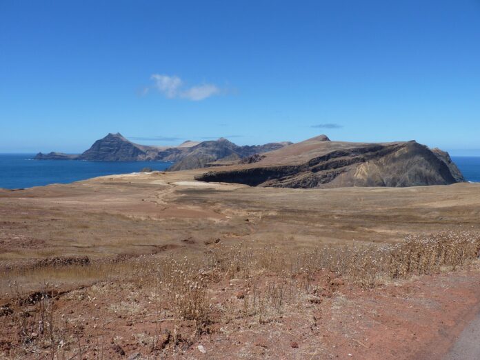 Juan Fernández pasó 11 días sin avión y volvió a volar con una solución que dura Sector del aeródromo de la isla Robinson Crusoe, en el archipiélago Juan Fernández