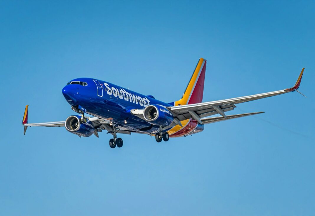 Boeing 737 de Southwest Airlines en aproximación con el tren de aterrizaje desplegado