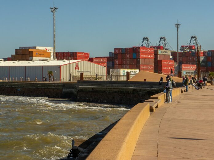 El puerto de Montevideo para 24 horas: el sindicato responde a los servicios mínimos con un paro nacional El puerto de Montevideo para 24 horas: el sindicato responde a los servicios mínimos con un paro nacional