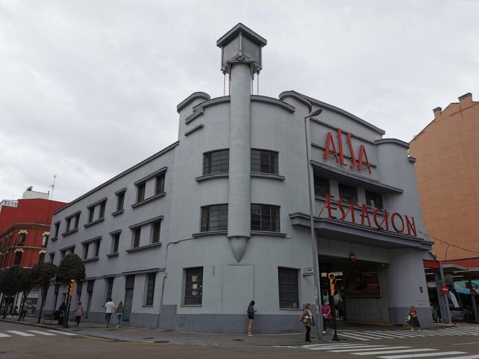 Alsa: los Cosmen y Asterion ofrecen 338 millones por Mobico Estación de autobuses de Alsa en Gijón, Asturias