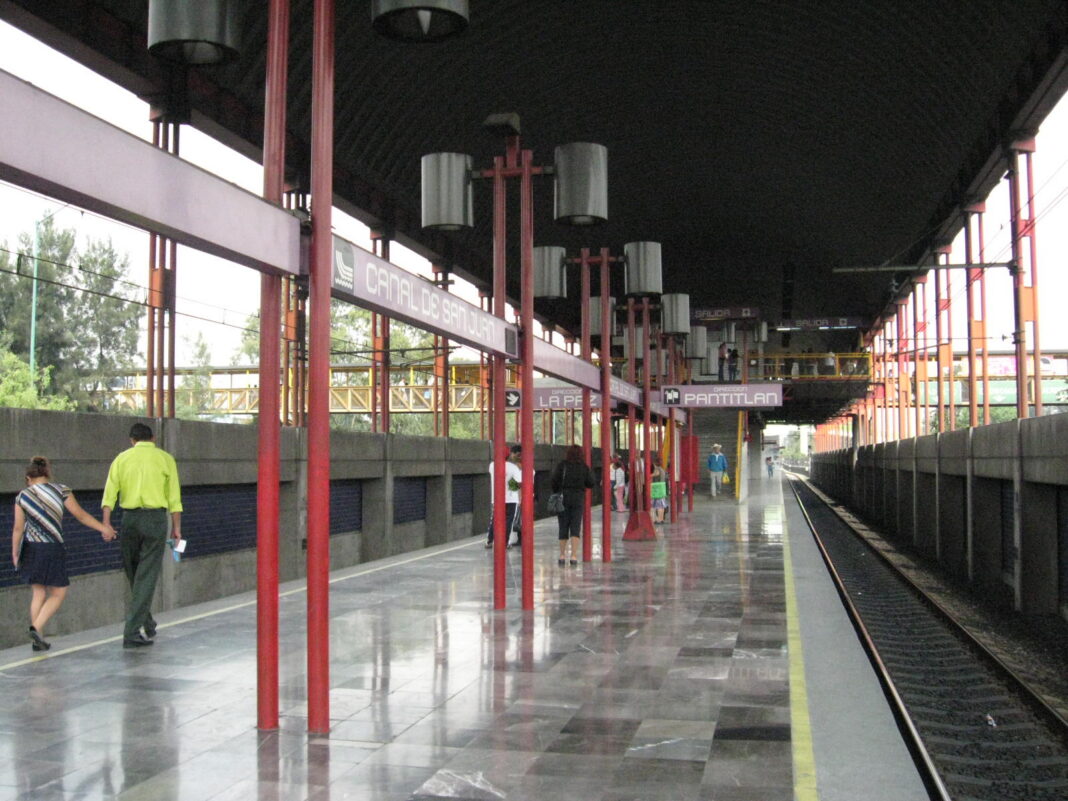 Andén de la estación Canal de San Juan de la Línea A del Metro de la Ciudad de México