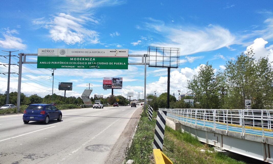 Anillo Periférico Ecológico de la ciudad de Puebla en el entronque Recta a Cholula