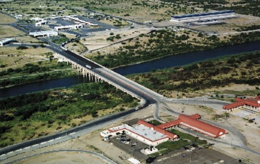 Vista aérea del puente internacional Colombia-Solidaridad sobre el río Bravo